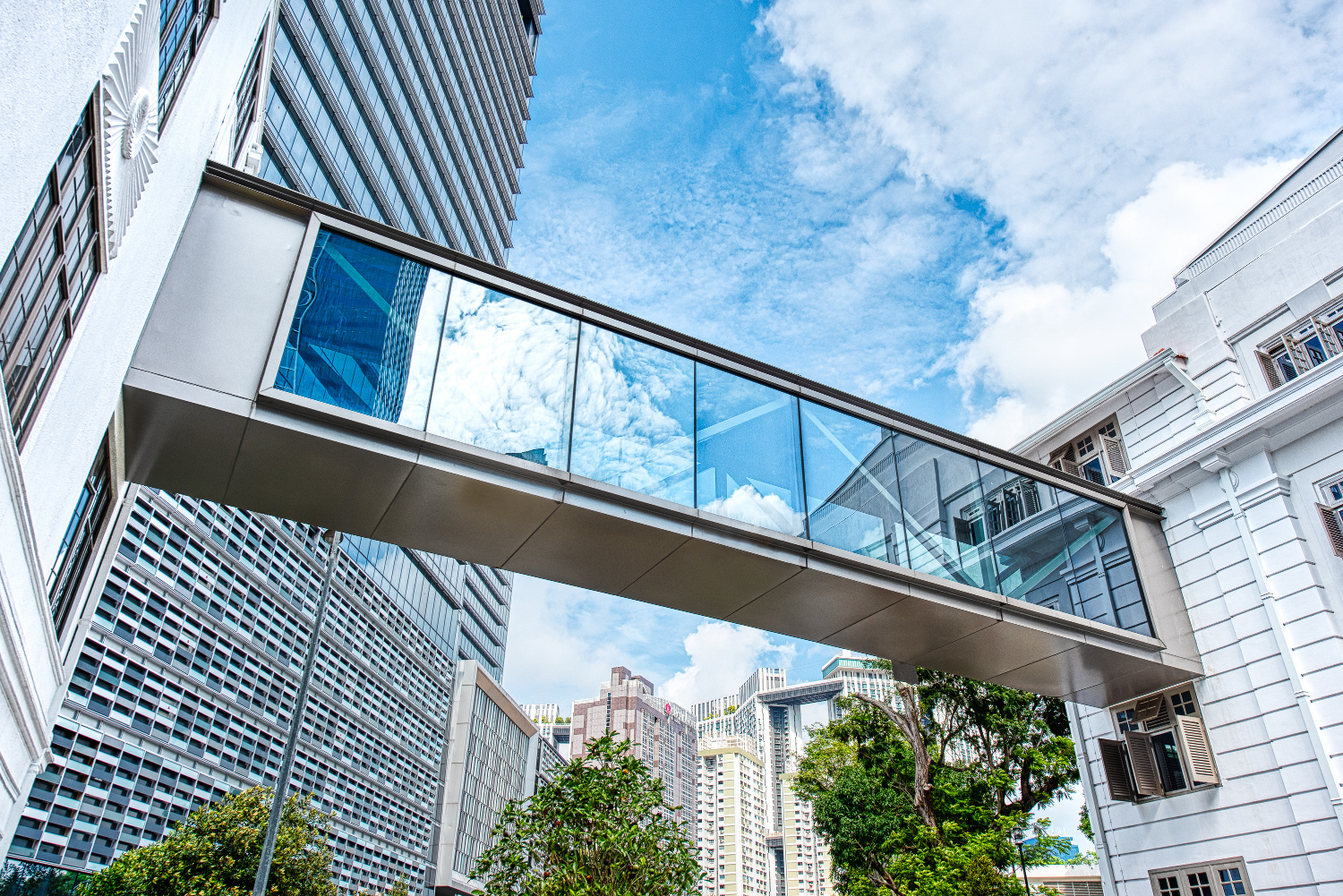 Bridge connecting Maxwell Chambers and Maxwell Chambers Suites